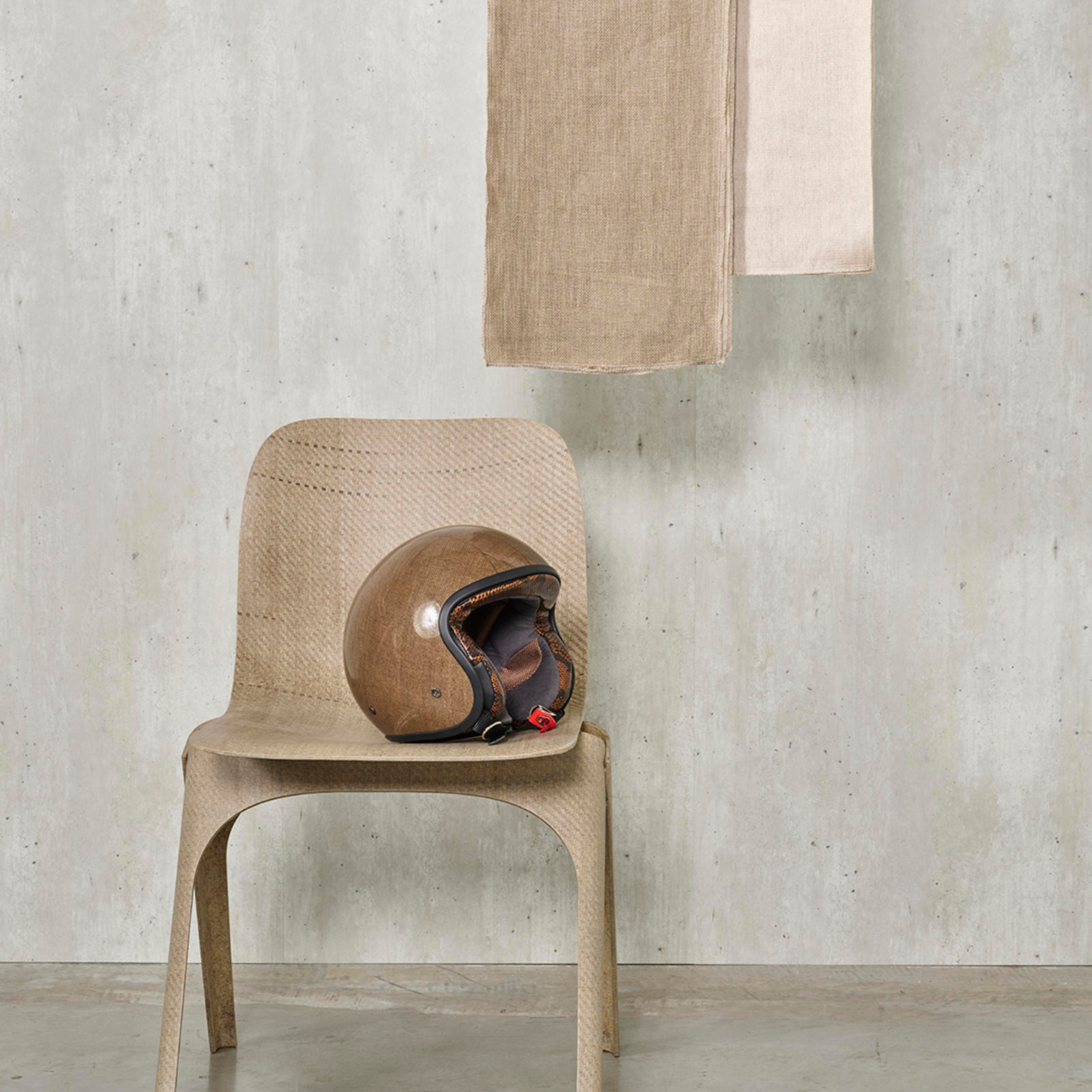 Nordisk landstil med varme og sjel. Ib Laursen byr på keramikk, tekstiler og møbler med et mykt, hjemlig uttrykk. Perfekt for deg som ønsker et personlig hjem med røtter i det tradisjonelle.