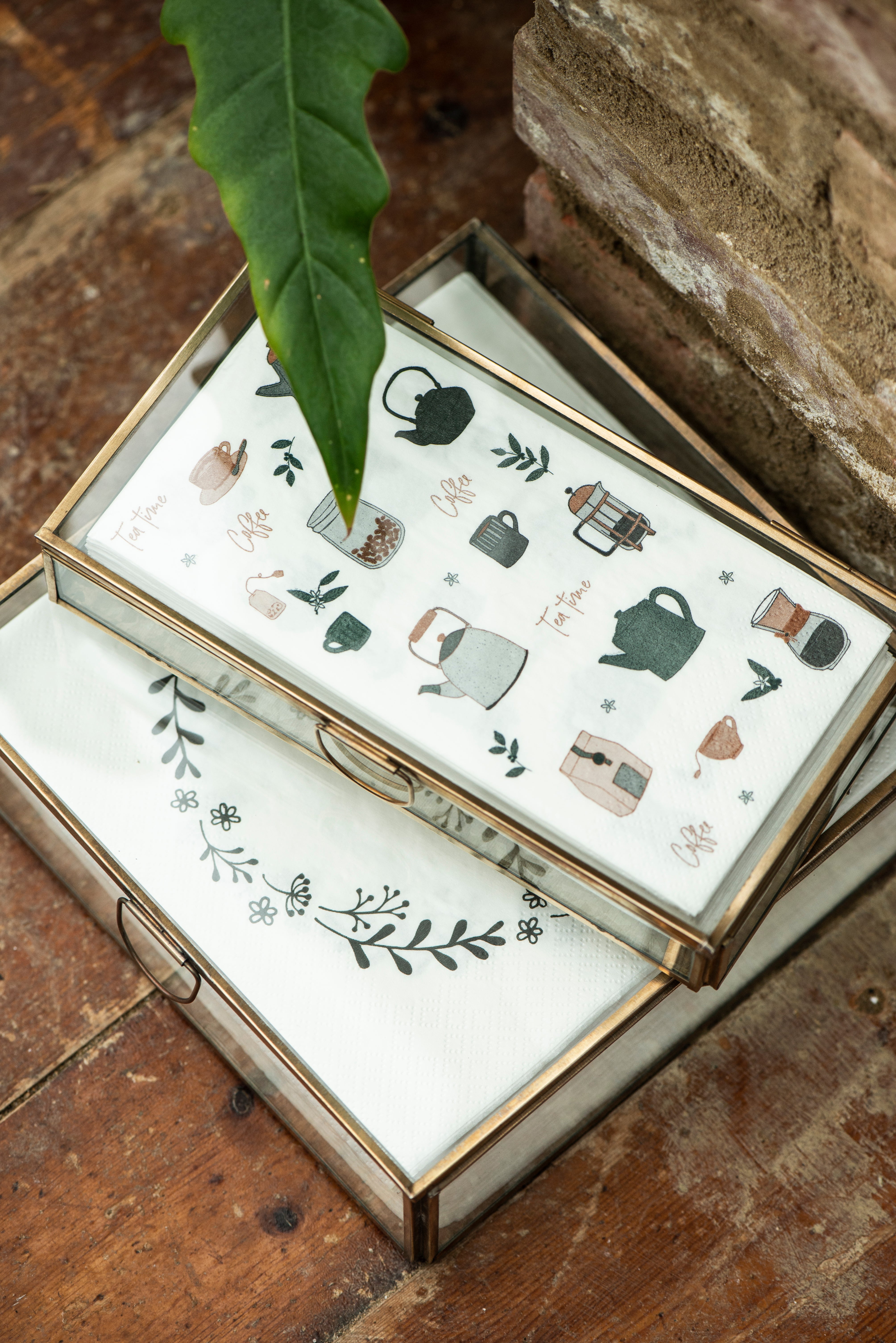 Elegant glasseske med lokk