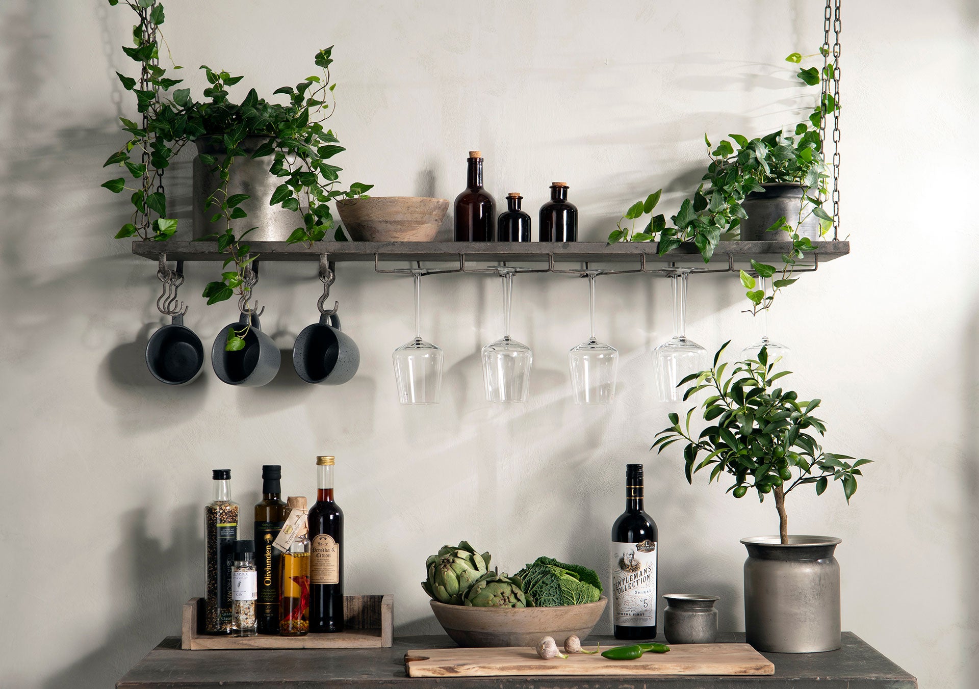 Hylle med kroker &amp; glassheng – Metall