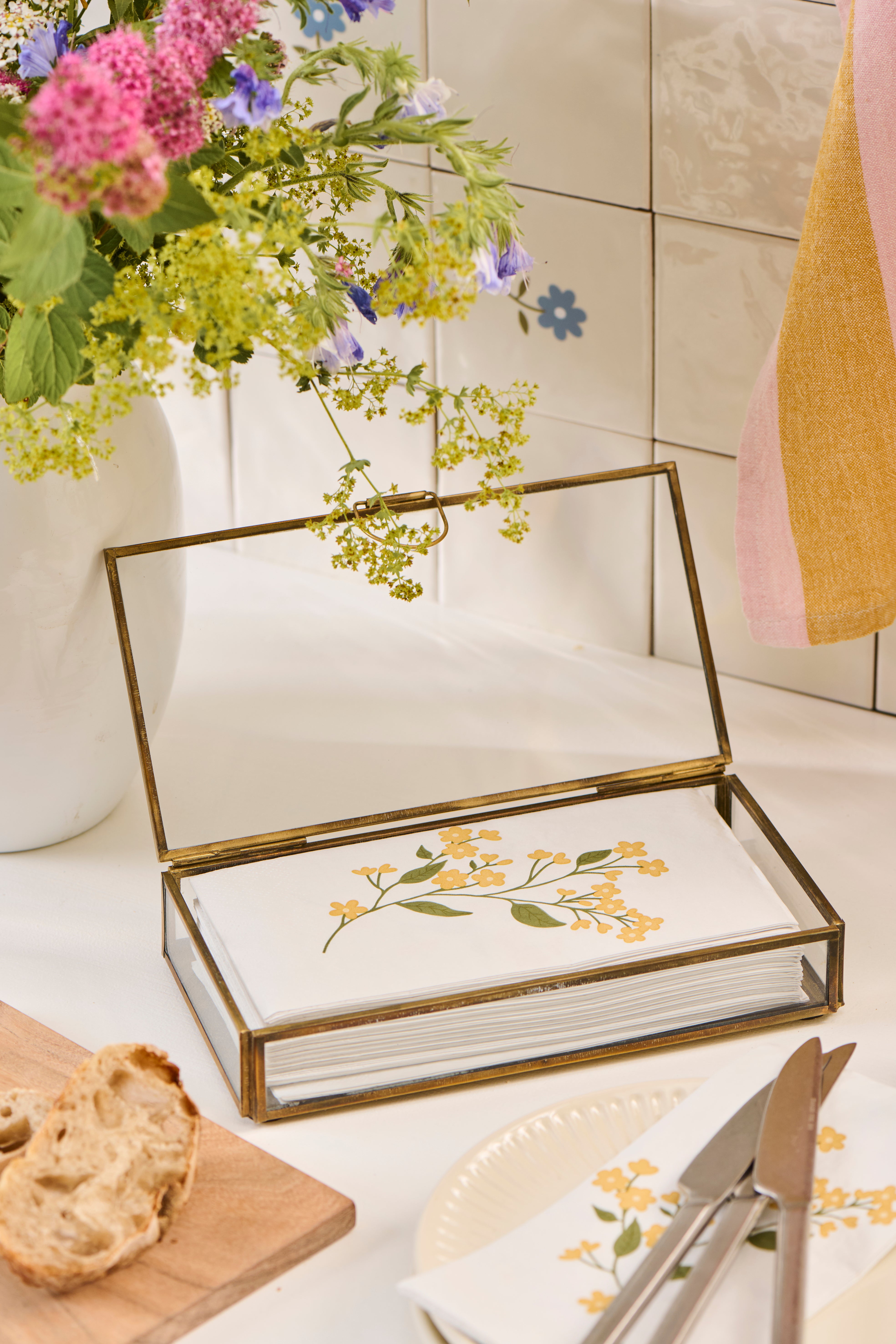 Elegant glasseske med lokk