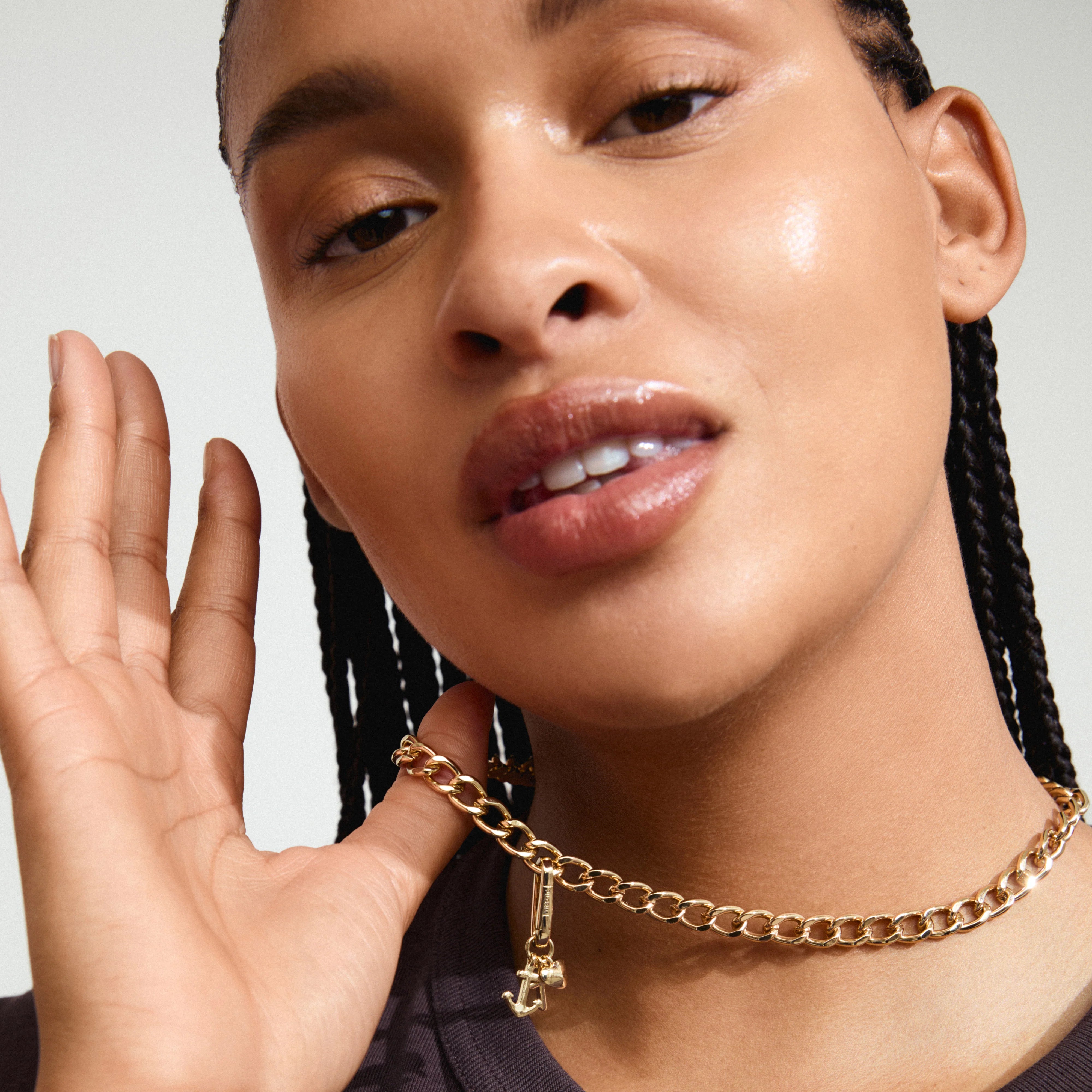 CHARM symbolanheng – gullbelagt