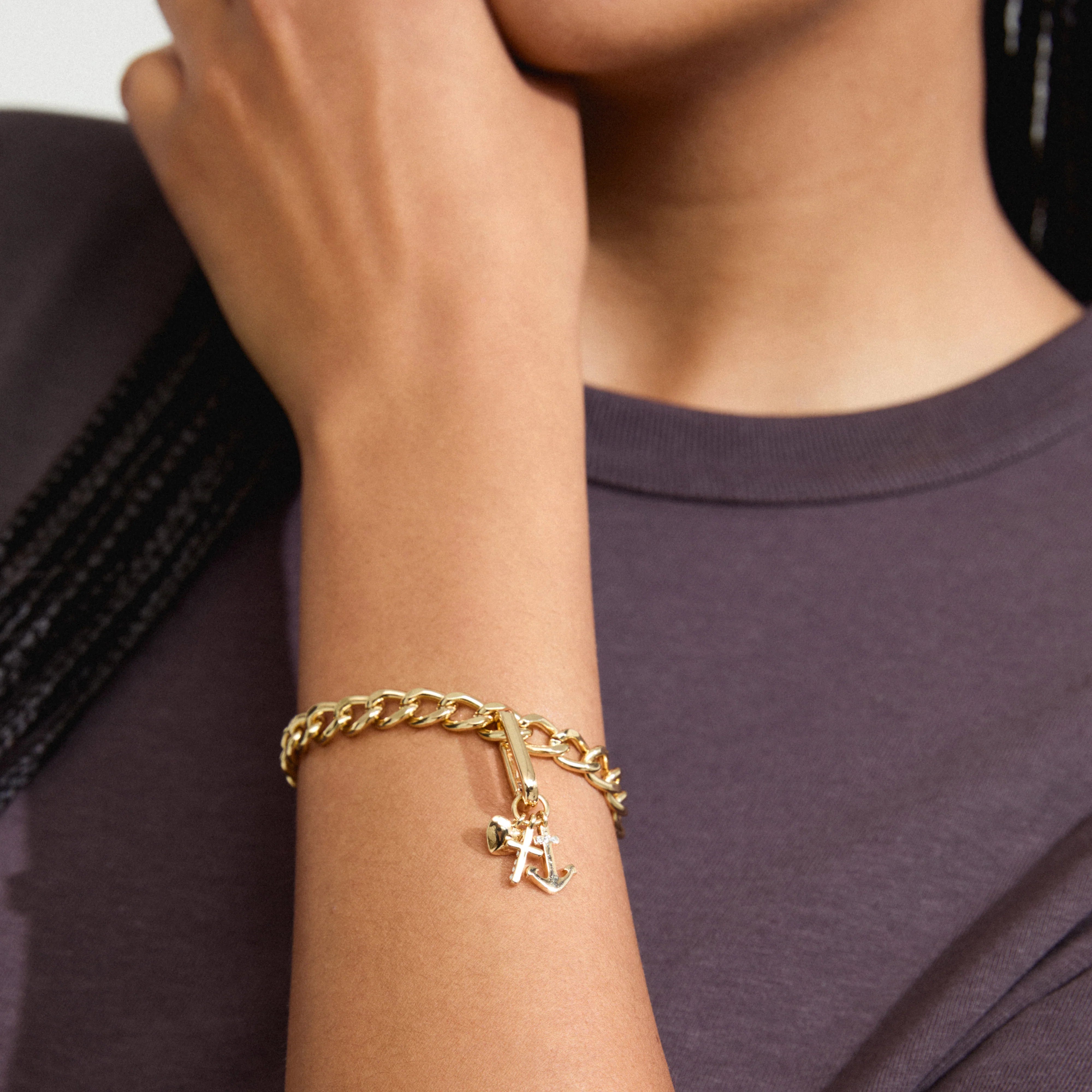 CHARM symbolanheng – gullbelagt