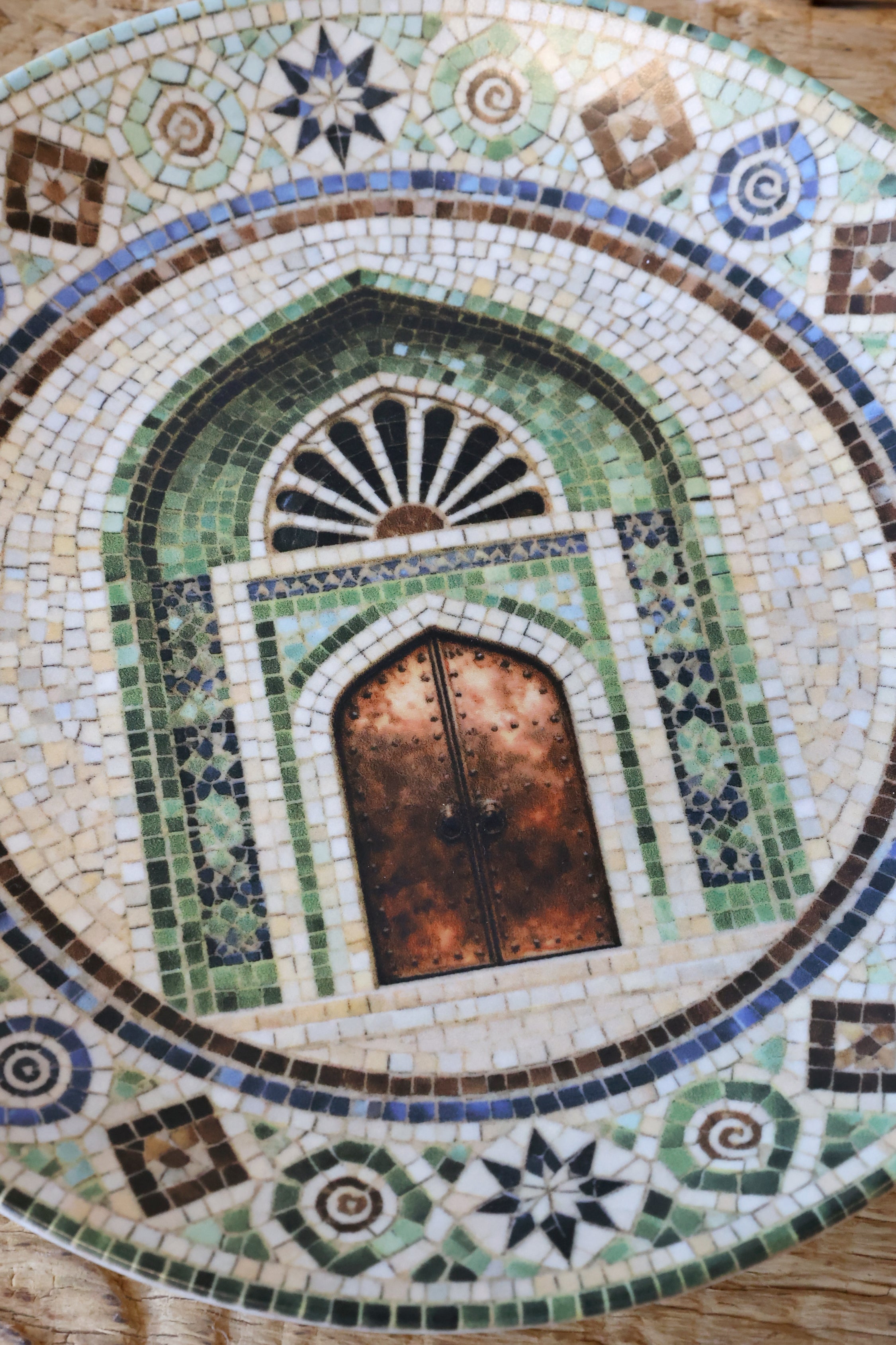 Mosaikkfat med dørmotiv Ø:21 cm