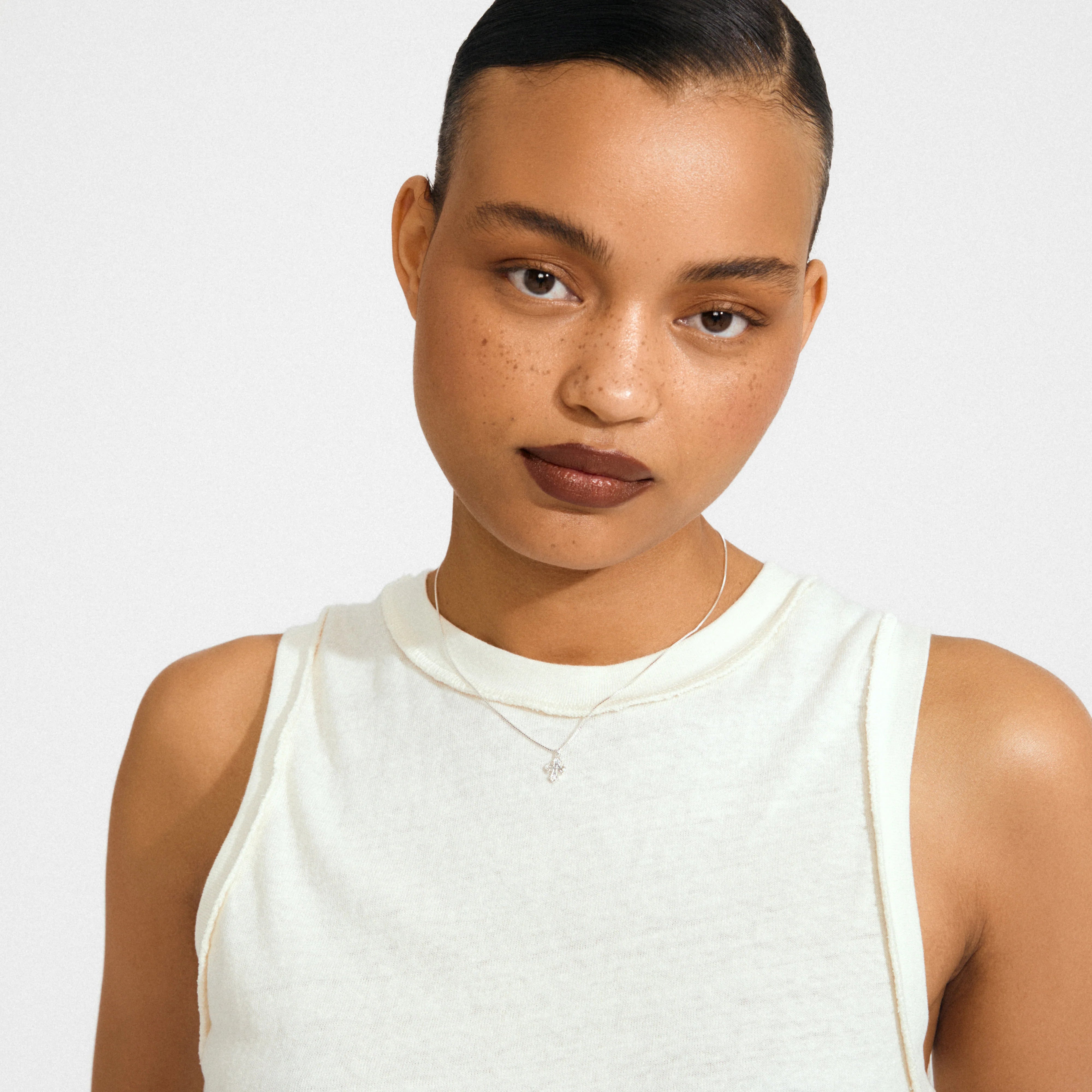 DAGMAR Mini-Kors med sølvbelagt Kjede