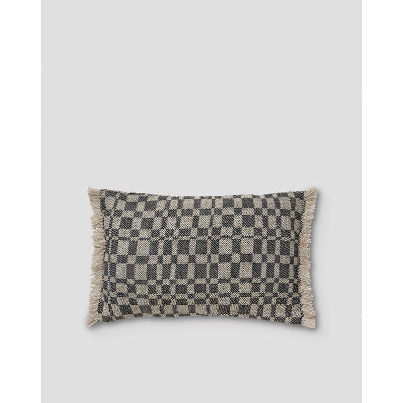 Rutete putetrekk med frynser sort/beige 40x60 cm