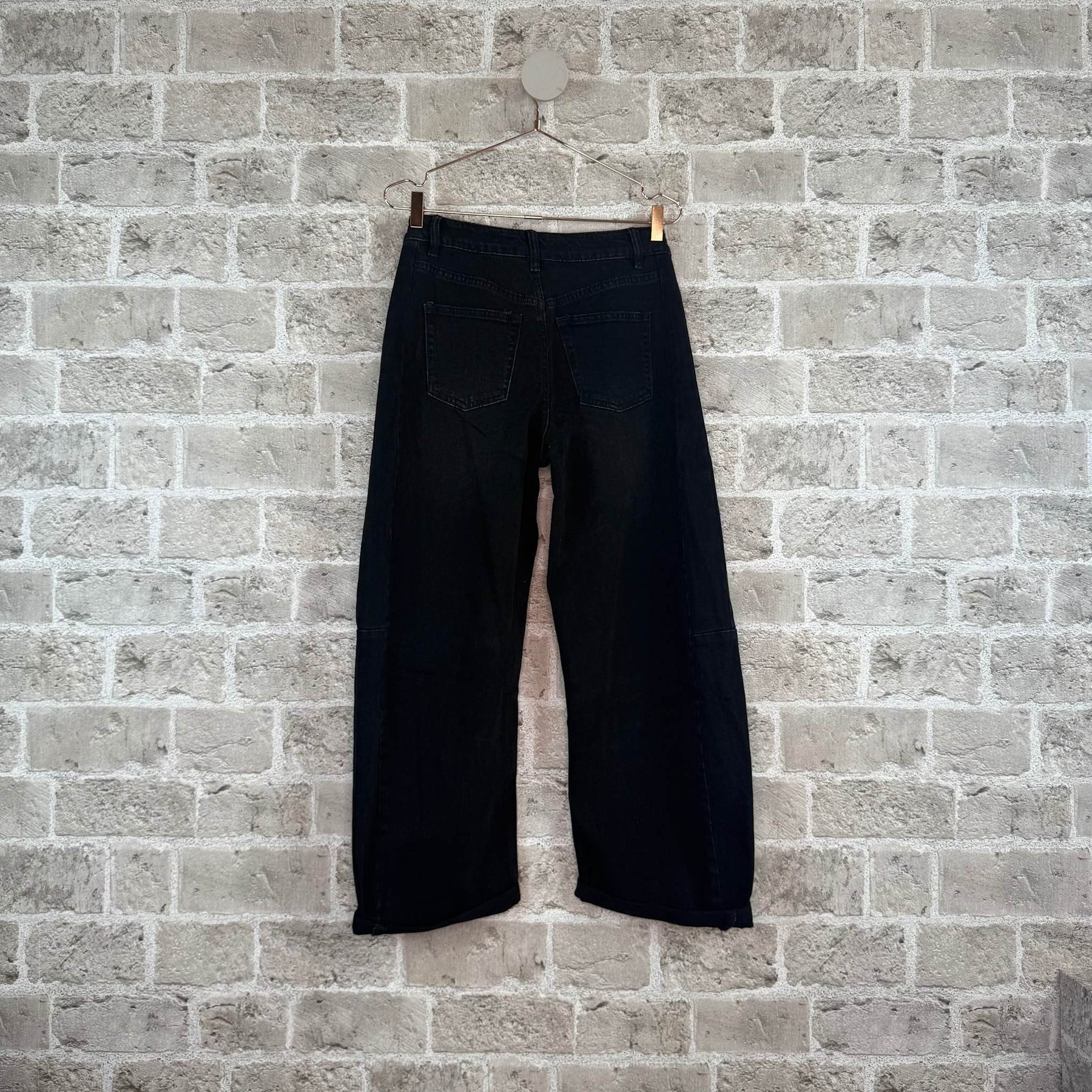 Mowita Barrel Jeans – Svart