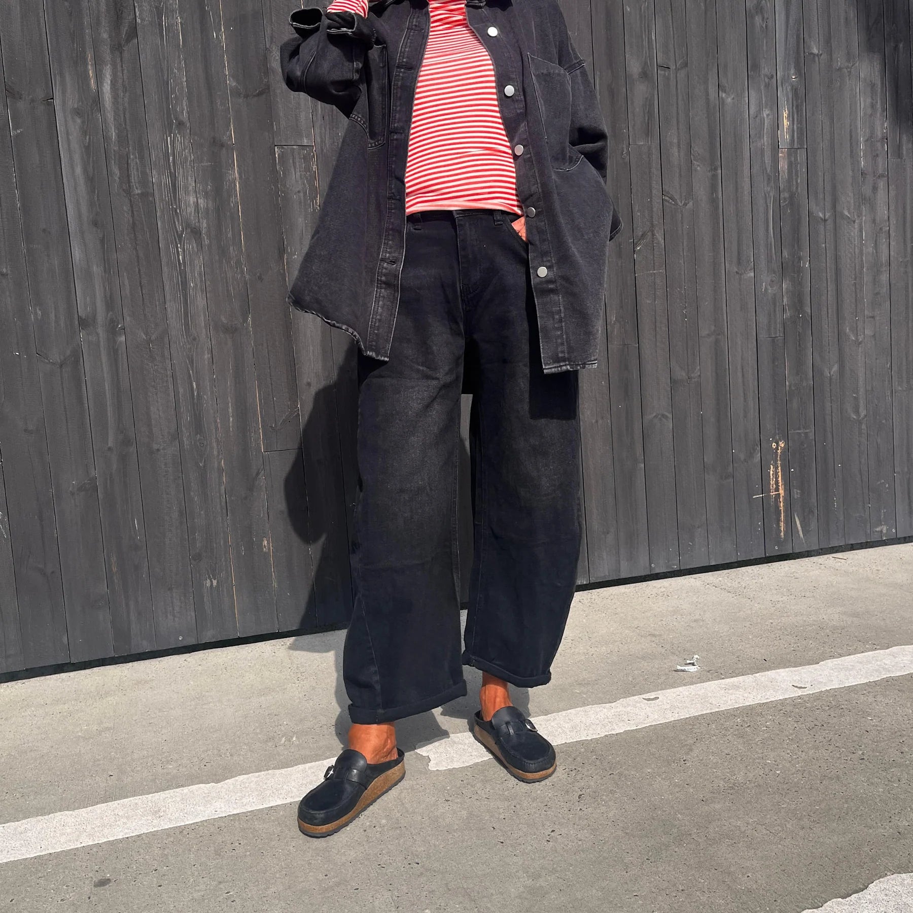 Mowita Barrel Jeans – Svart