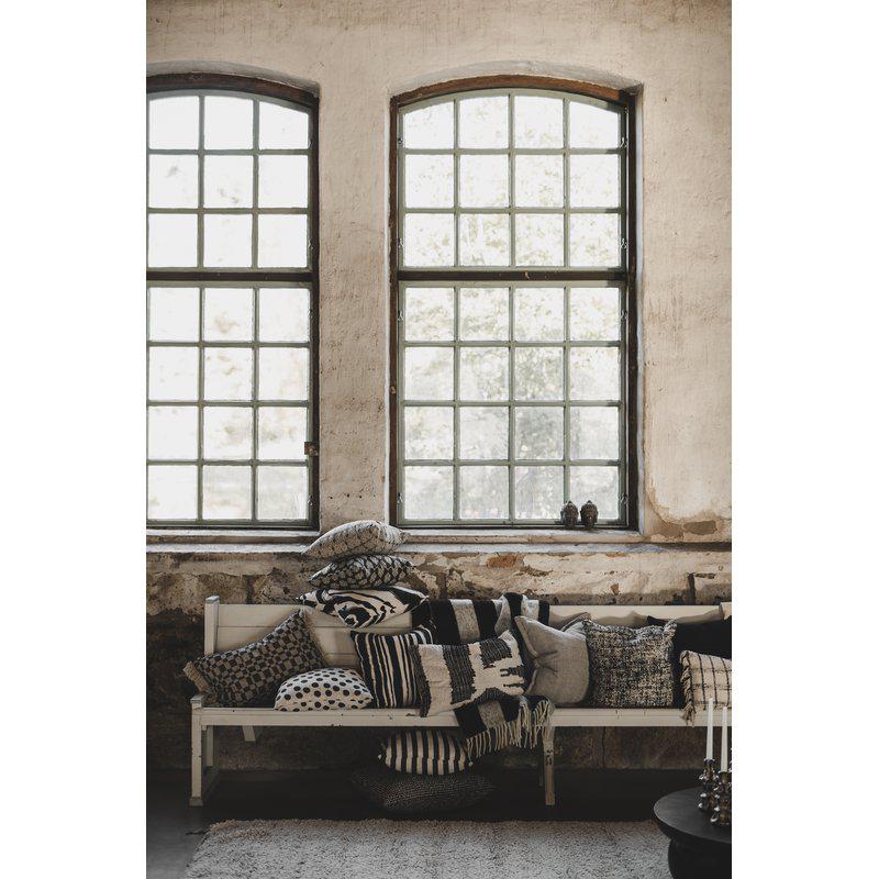 Rutete putetrekk med frynser sort/beige 40x60 cm