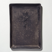 Sortgrå Shea Plate 20x30 fra Badass Ceramics – håndlaget keramikkfat i matt glasur, perfekt som tapasfat eller serveringsfat.