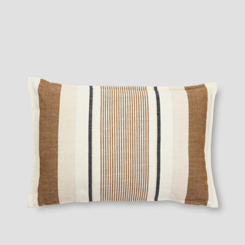 Stripe Jacquard putetrekk i beige bomull fra Jakobsdals med tidløst stripemønster og naturlige toner