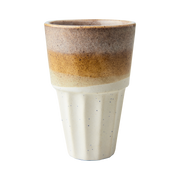 en kopp i keramikk uten hank i elfenbens og sennepsgul farge