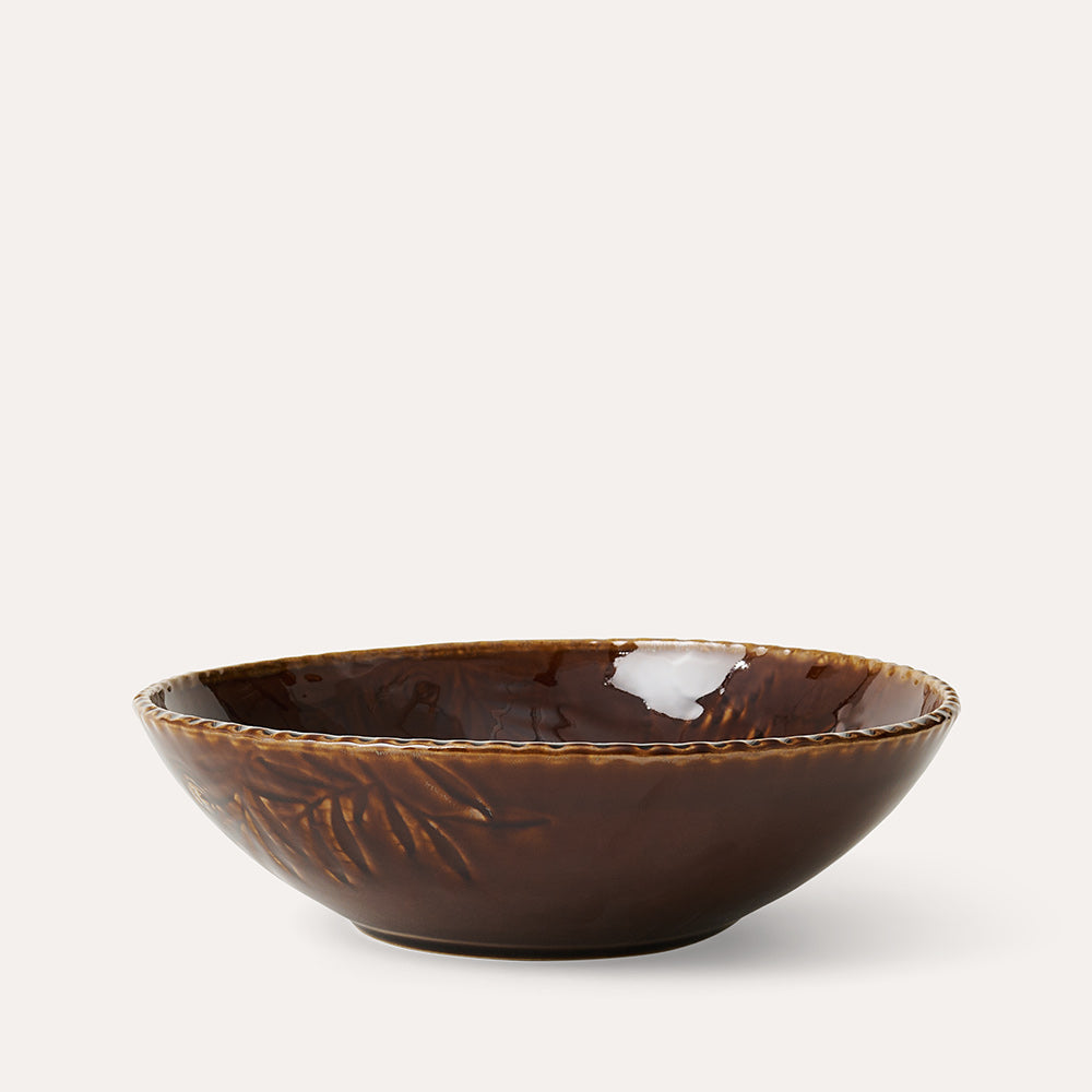 Dyp tallerken med arabesque-mønster fra Sthål, laget i slitesterk hvit stentøysleire med dekorert kant