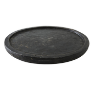 Vintage steinfat i svart stein fra Boel & Jan, med slitt overflate og rund form – dekorativt og rustikt interiørelement.