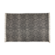 Stort bomullsteppe i natur og svart med grafisk mønster og frynser – FERNANDO 160x240 cm