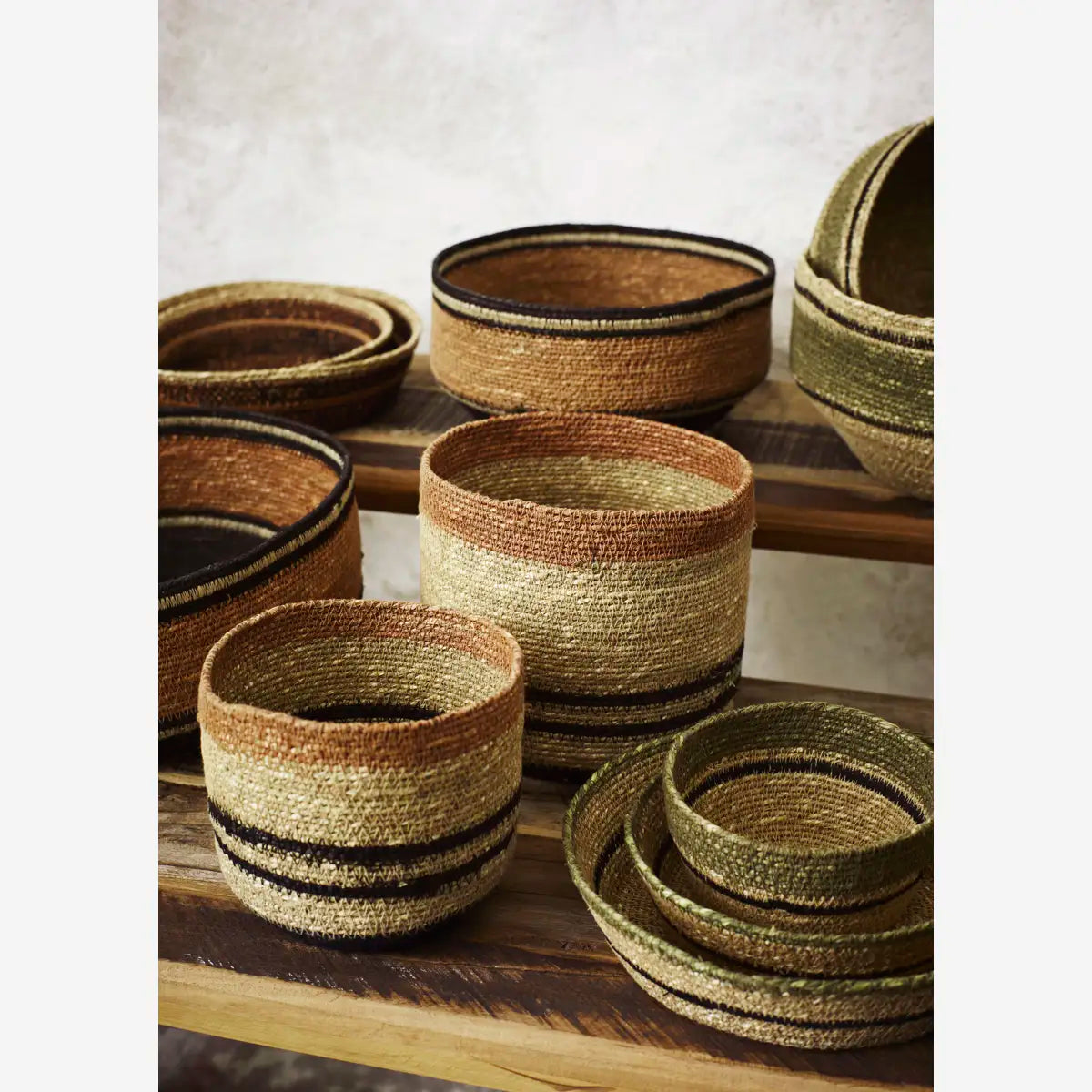 Dekorative brett i naturmaterialer – håndlaget i sjøgress og bomullstråd