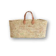 Stor flettet strandbag i naturfarget palmeblad med flate skinnhåndtak