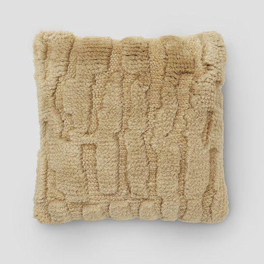 Fluffy beige putetrekk 50x50 cm med strukturert 3D-mønster