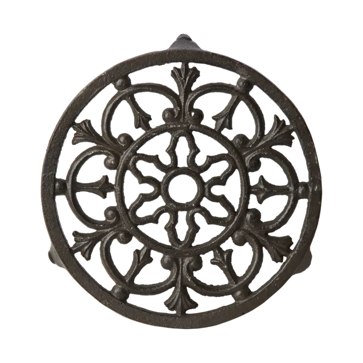 Rundt gryteunderlag i støpejern med dekorativt mønster – Frej