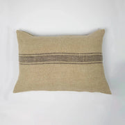 Naturfarget linputevar 40x60 i 100 % lin med dekorative striper.