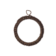 Ernst gryteunderlag i mørk brun sjøgress og rotting – naturlig og rustikt design til kjøkken og borddekking.