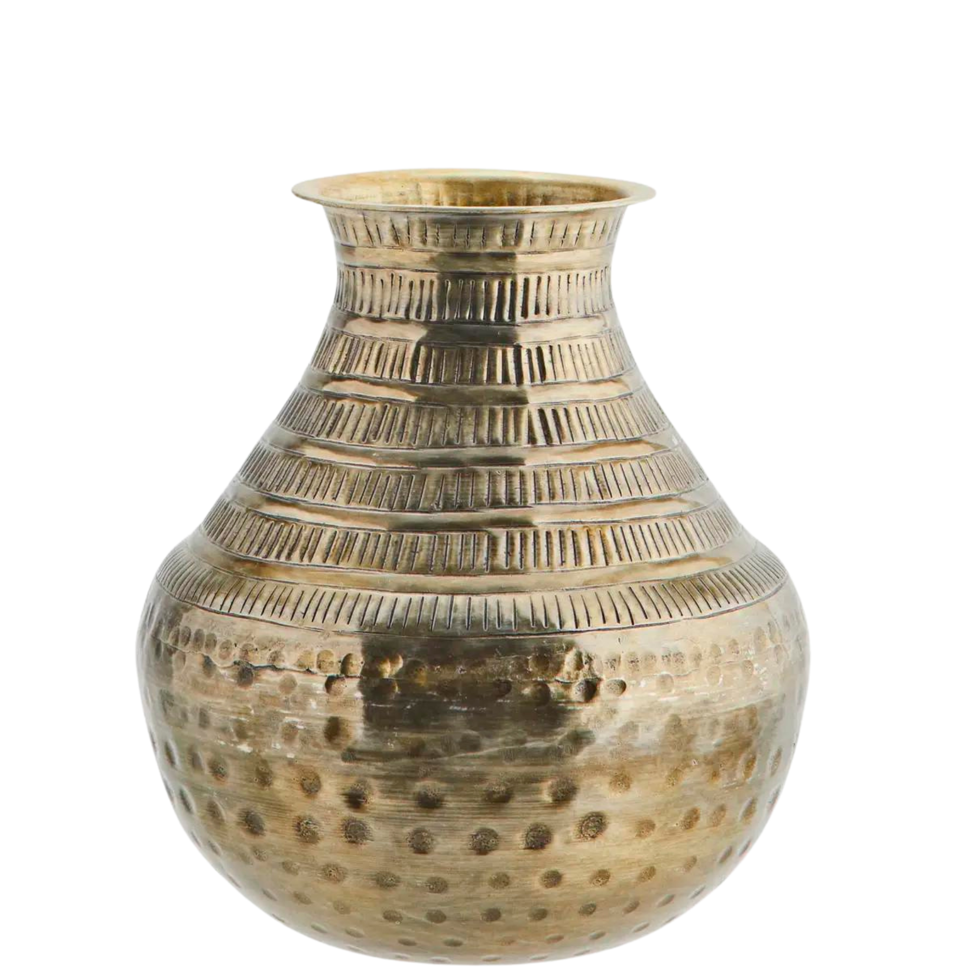 Håndlaget vase i hamret messing fra Madam Stoltz – resirkulert aluminium med rustikk tekstur.