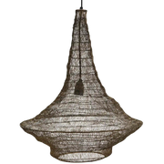 Håndlaget pendellampe i antikk messing fra Madam Stoltz – rustikk lampe i jerntråd med moderne, organisk form.