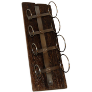 Rustikk vinreol i resirkulert tre og jern – vegghengt vinholder med plass til fire flasker