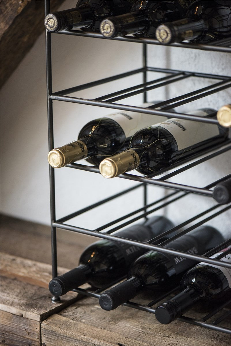 Industriell vinhylle til 30 flasker