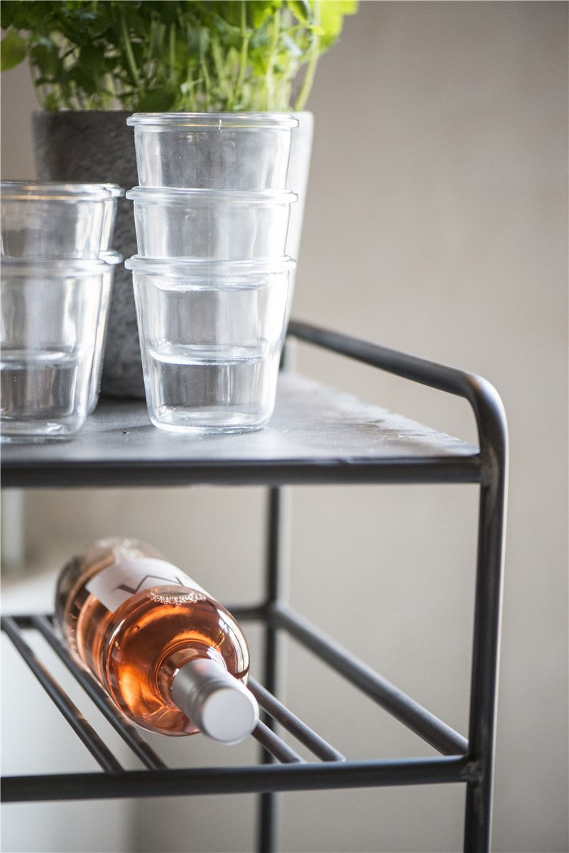 Industriell vinhylle til 30 flasker