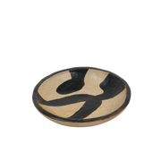 Håndlaget keramikkfat Igor fra Olsson &amp; Jensen i sort og natur, laget av fair trade leire fra Tunisia.