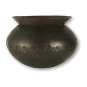 UNIKA jernkrukke fra IB Laursen – håndlaget indisk krukke med mørk patina og nagler