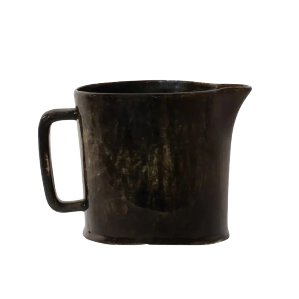 Yuki kanne i mørk steingods – håndlaget serveringskanne med matt glasur og organisk form