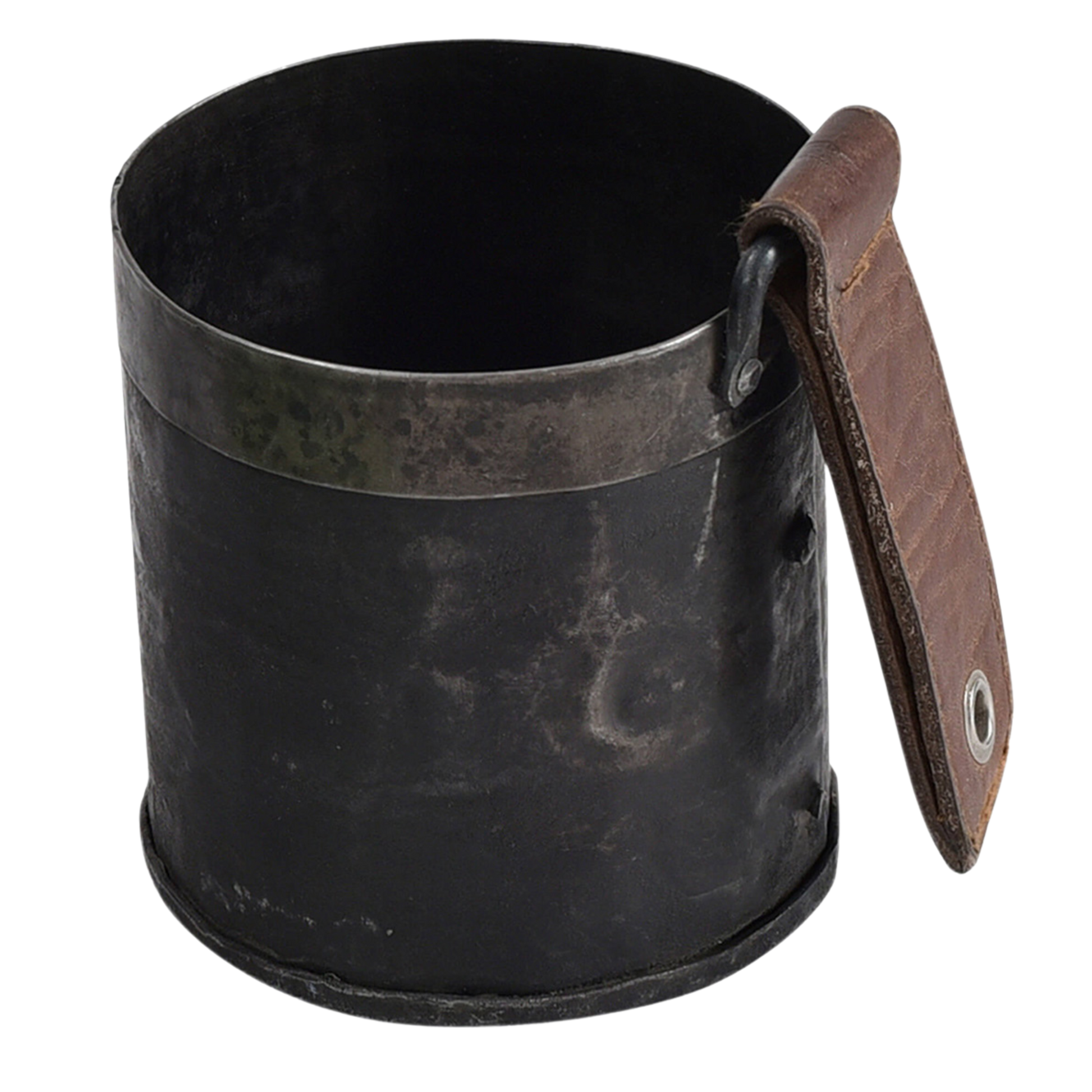 Rustikk jernbøtte med brunt lærhåndtak – industriell og dekorativ beholder i mørkt metall
