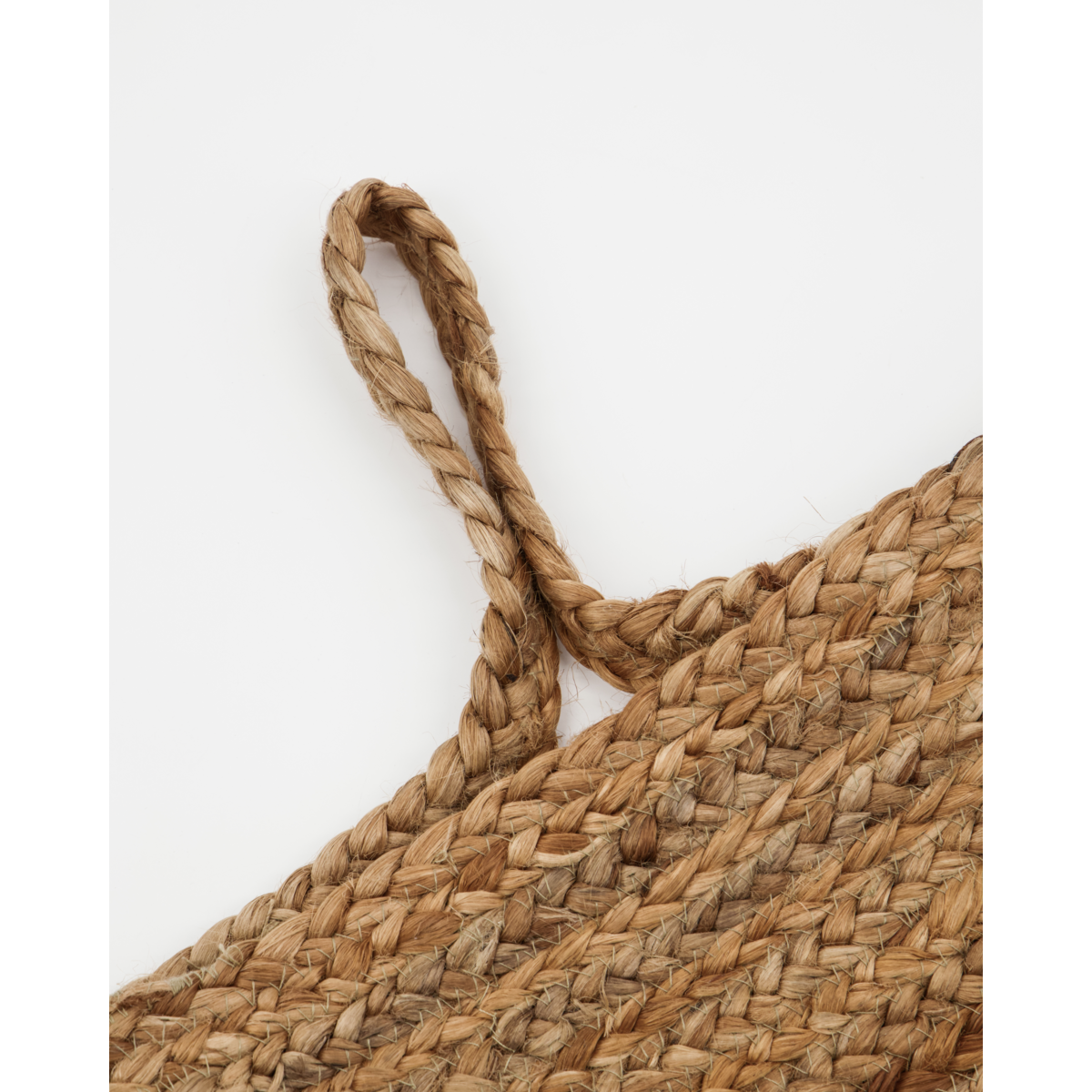 Nærbilde av flettet hempe på House Doctor Ramla kurvsett i jute