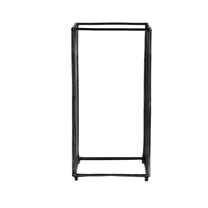 Høy åpen lykt i jern, 15×15×30 cm, for innendørs lyssetting.