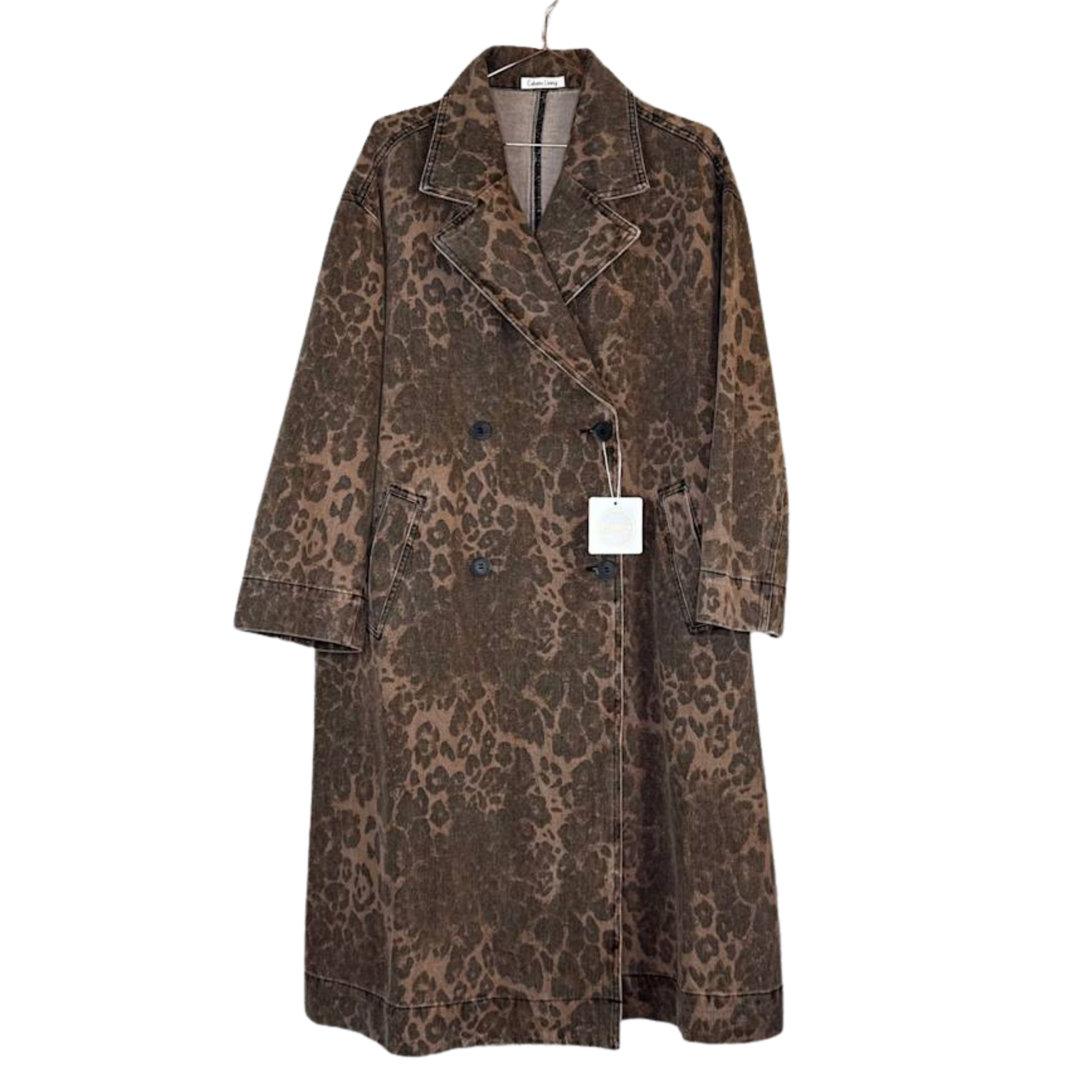 Leopard trenchcoat i denim med dobbeltspent lukking og bruntonet mønster.