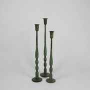 Iliana lysestake i grønt støpejern fra Olsson &amp; Jensen, håndlaget i India med rustikk og elegant design.