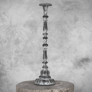 Lora lysestake i støpejern – høy rustikk lysestake fra Noori Objects