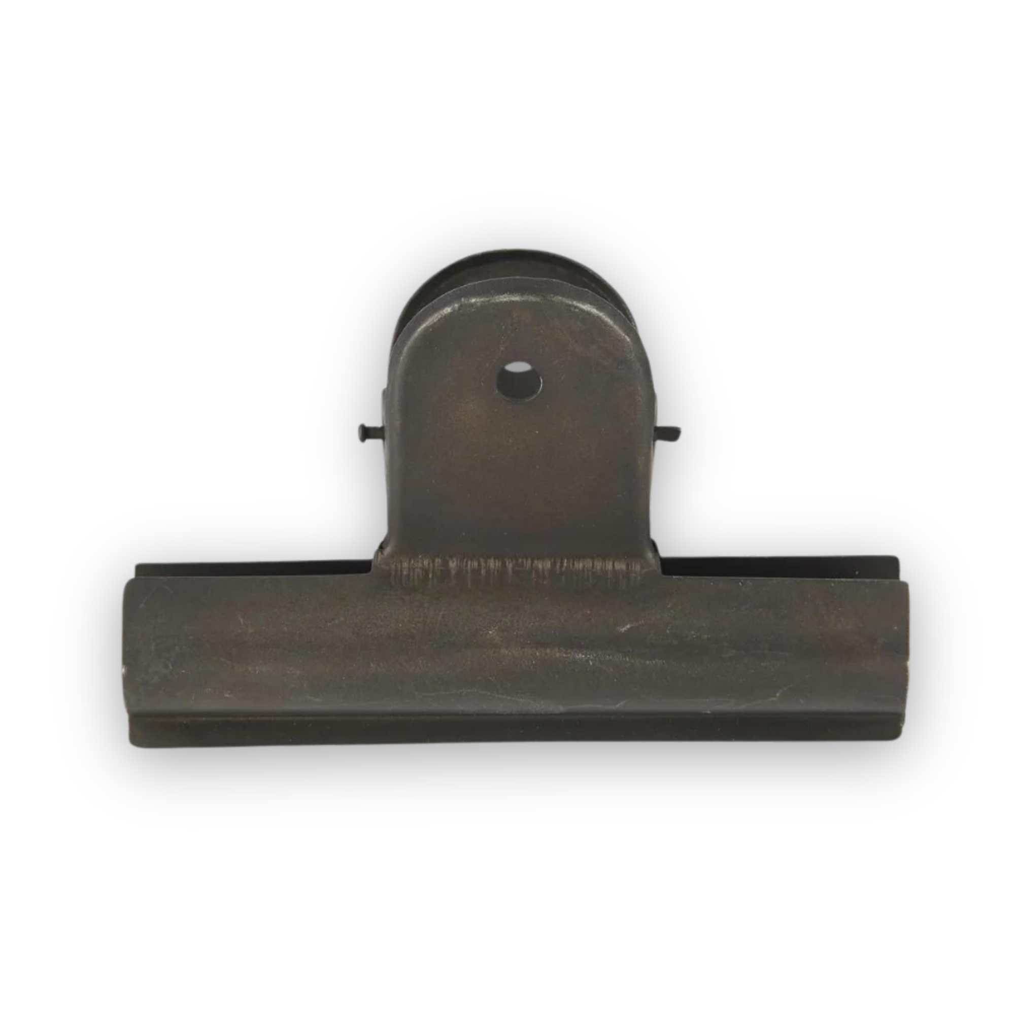 Svart metallklemme fra IB Laursen på vegg – rustikk og dekorativ holder til oppskrifter