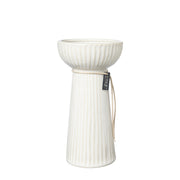Naturhvit riflet vase i steingods 19 cm