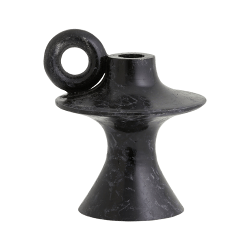 Nordal PALAWAN lysestake i svart metall med ringformet detalj og antikk finish, laget i støpejern og aluminium.