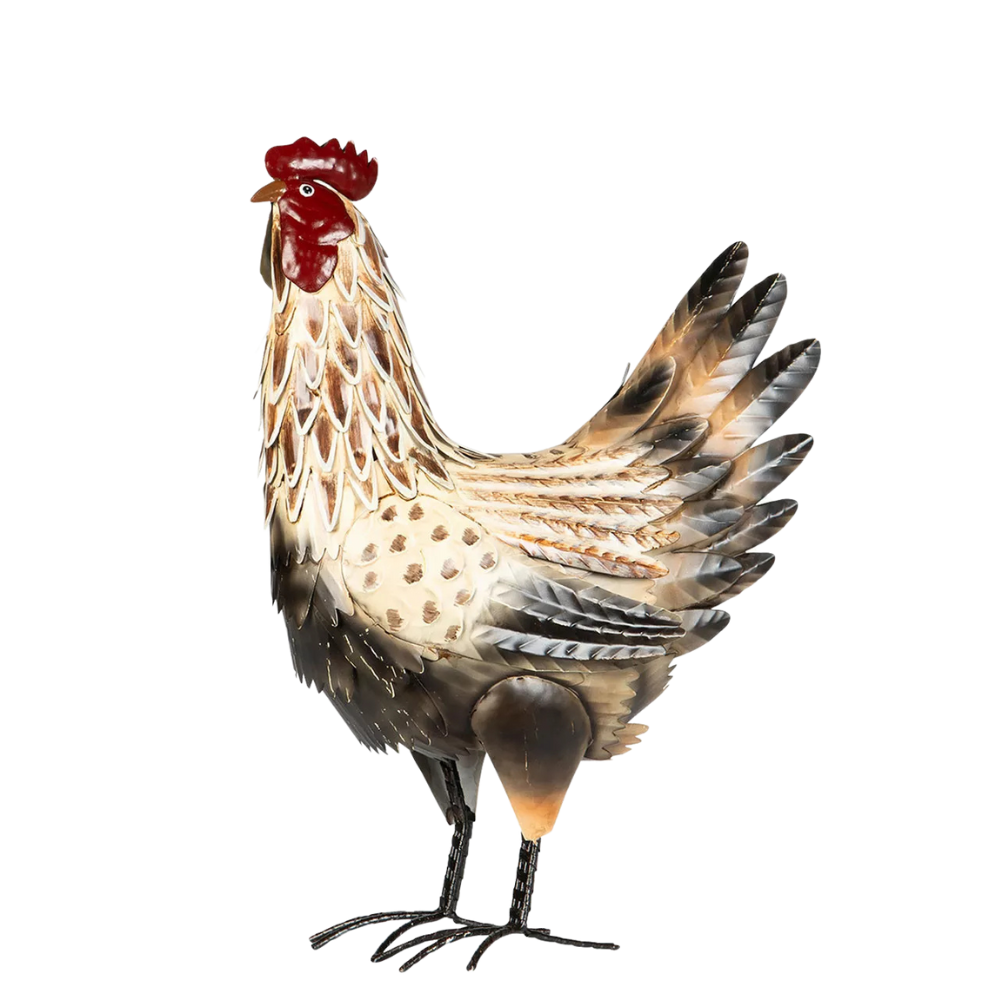 Dekorativ hønefigur i metall i beige og bruntoner, stående på sorte ben – rustikk påskedekor i nordisk stil.