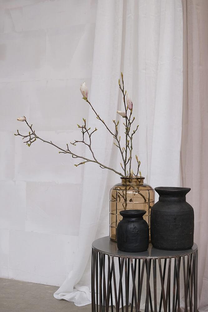  Rami krukke brukt i styling med tørre grener – rustikk dekor i naturlige materialer. 