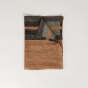 Remy kjøkkenhåndkle i lin fra Olsson &amp; Jensen – bruntoner med mørke striper i rustikk stil.