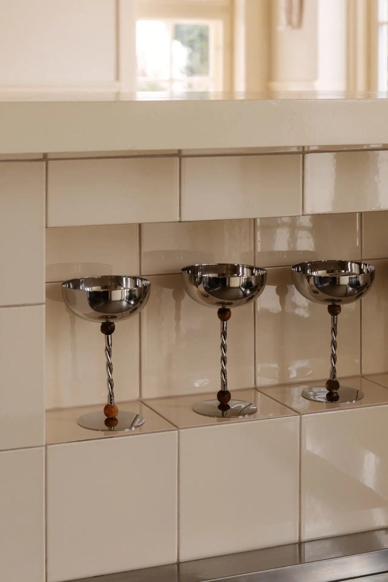 Stainless steel serveringsskål på stett