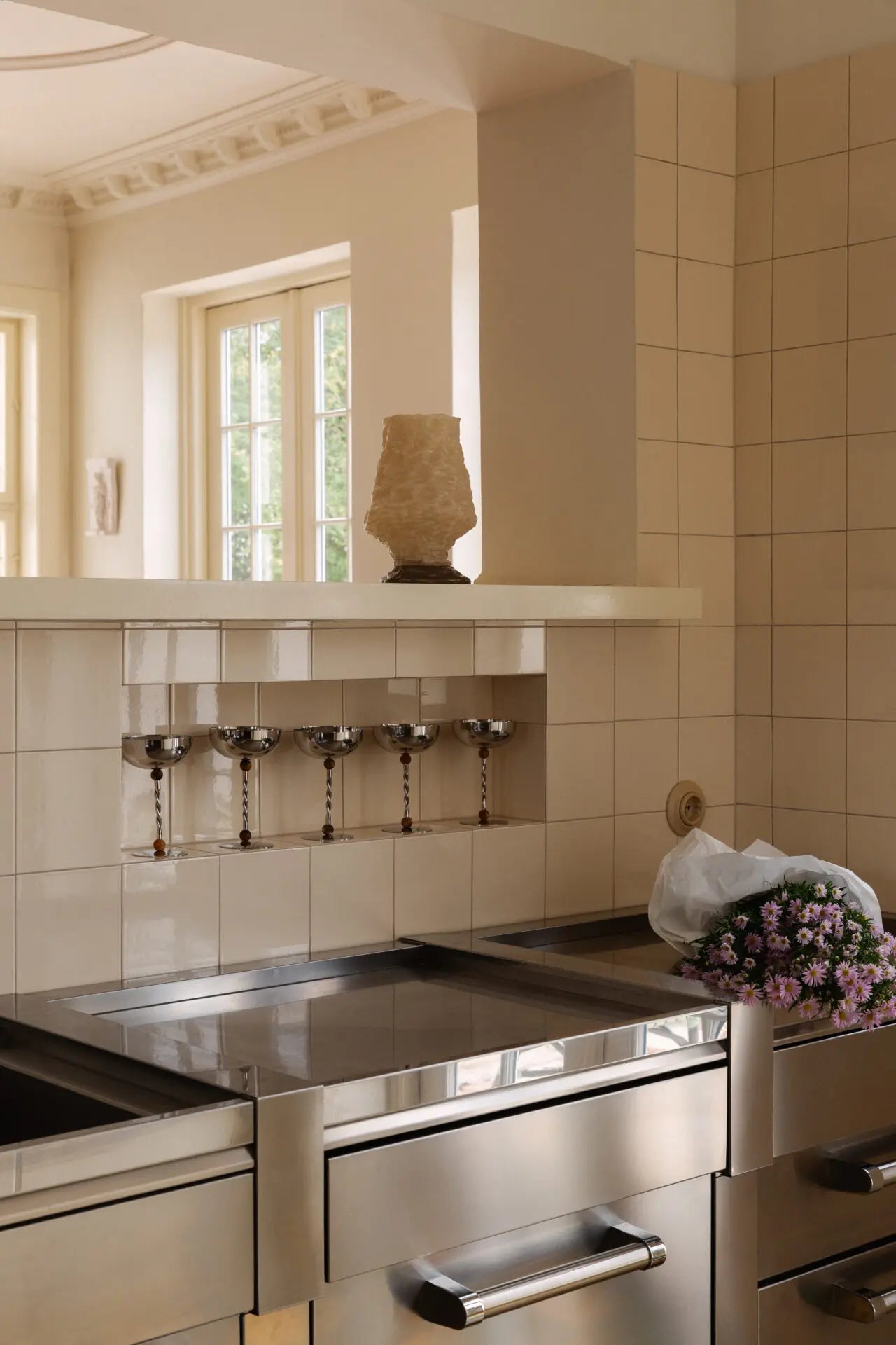 Stainless steel serveringsskål på stett