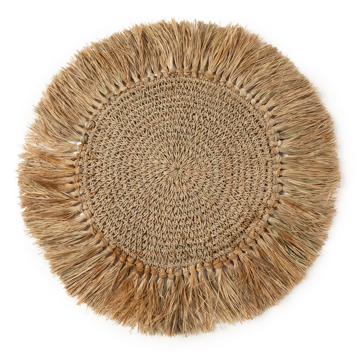 Rund håndlaget spisebrikke i naturfarget raffia med frynser, Ø45 cm