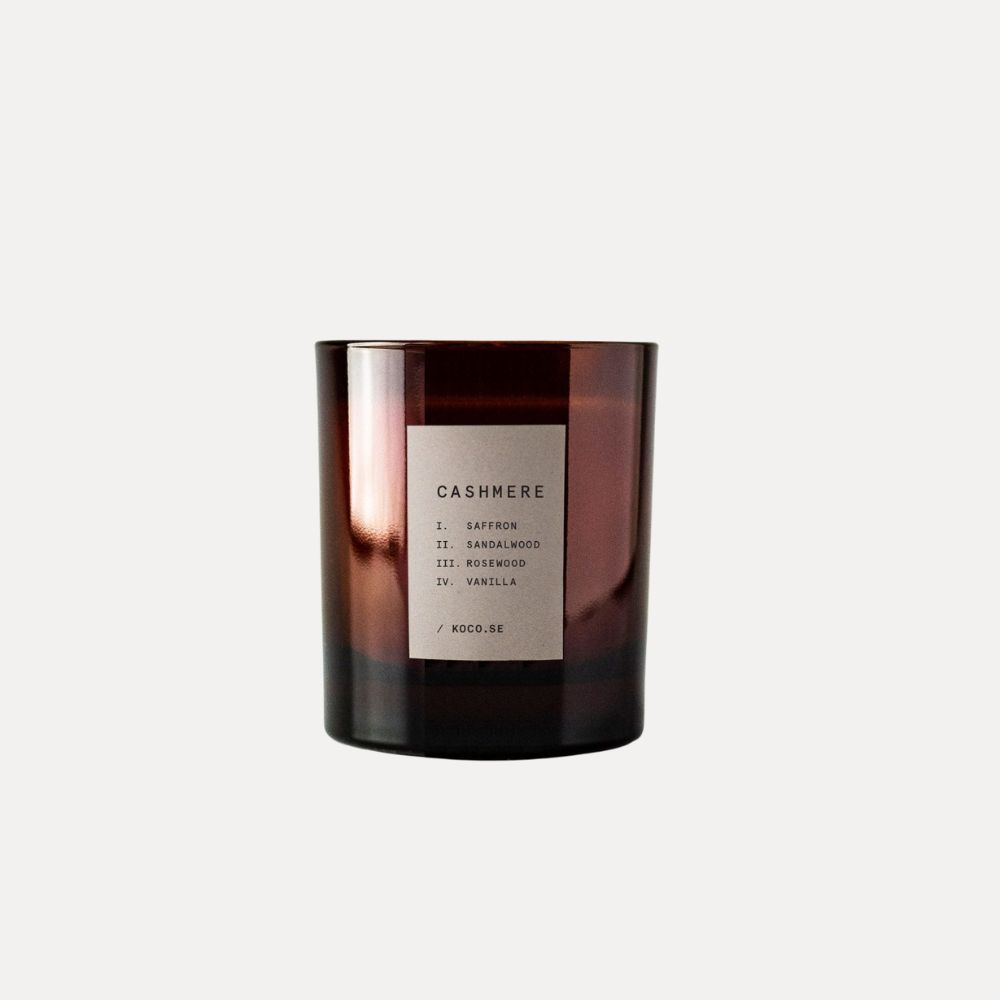 Cashmere duftlys fra Koco – håndlaget vegansk lys med duft av sandeltre og vanilje