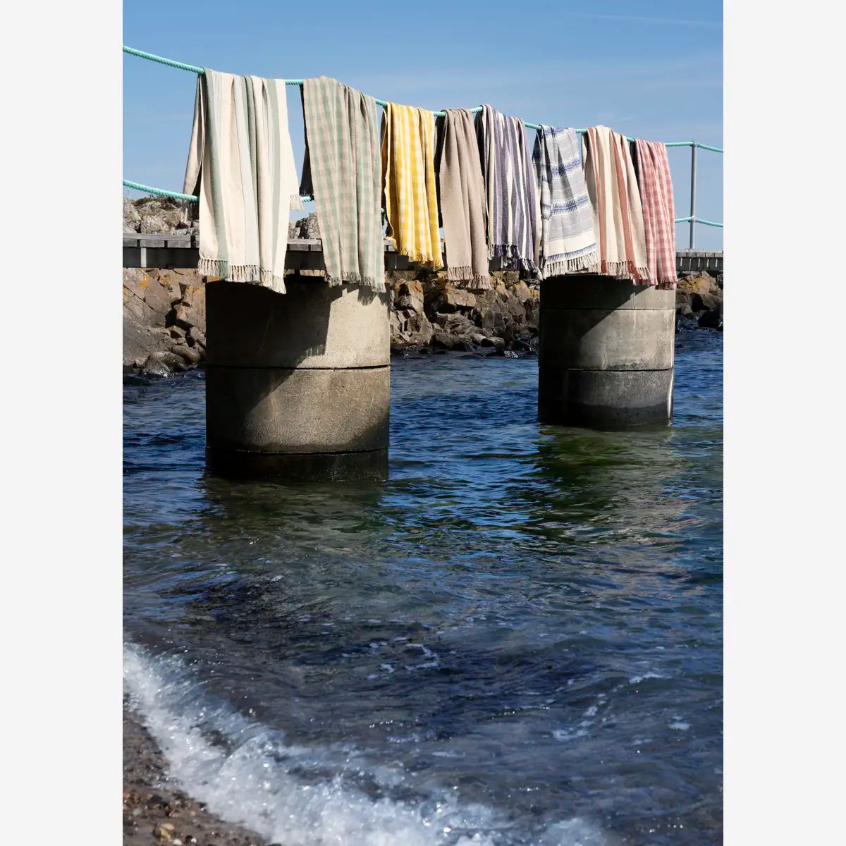 Resirkulert bomull pledd i blått og offwhite