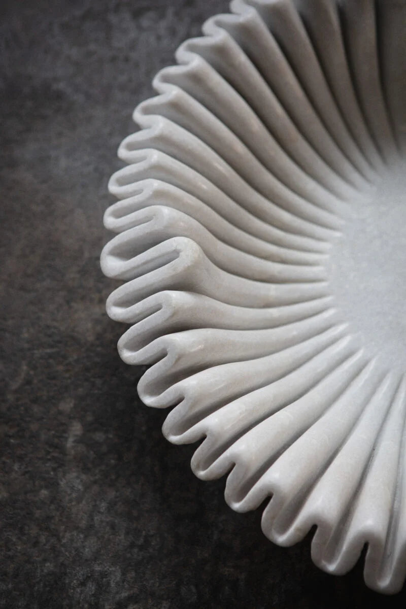 Detaljbilde marmorskål hvit marmor